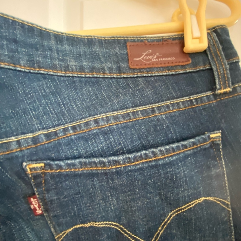 Levis 34 x 30 Supreme Curve jeans straight leg. Worn once.